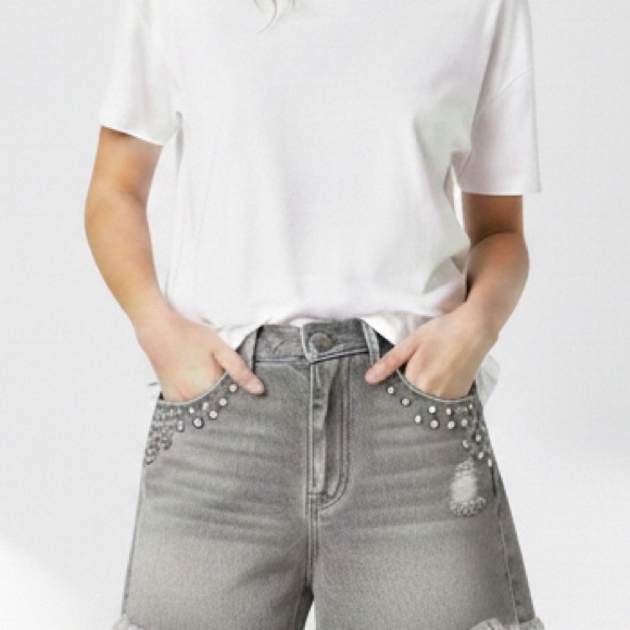 American Eagle Outfitters Pants - Women’s American Eagle Light Grey Wash “Vintage Hi Rise Festival” Denim Shorts